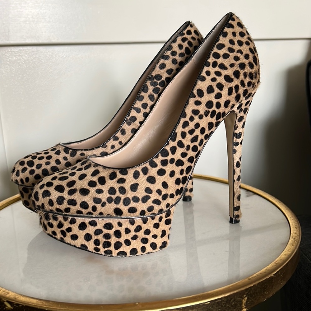 Platform calfskin pumps